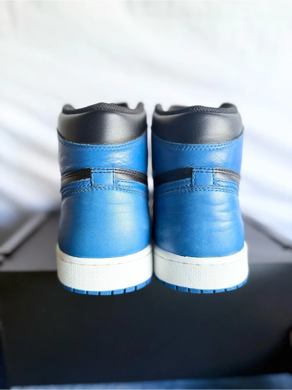 AUTHENTIC Jordan 1 Retro High OG Royal size 10 555088-007 2017 PRE-OWNED